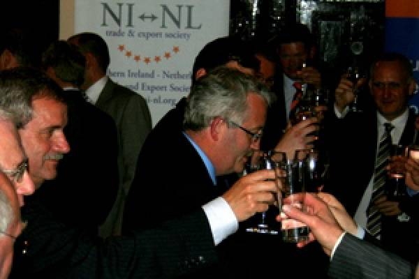 Delegates and guests toast to the succes of the Trade Mission