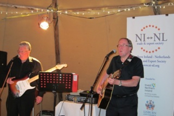 When not building BRIDGES with the Netherlands Going Dutch participant Lee Willdridge can be found on stage with Gerry McBrien entertaining guests